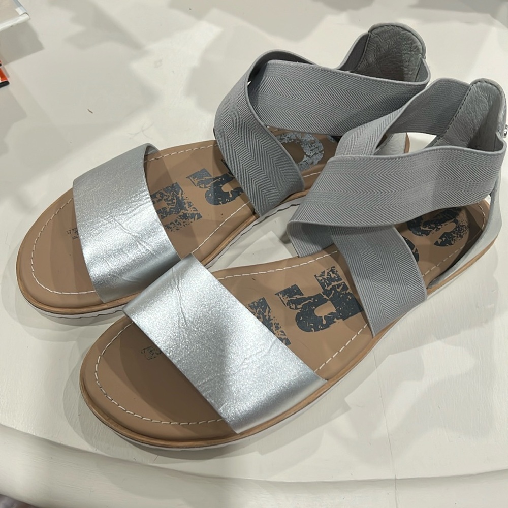 Women’s Sorel sandals size 8